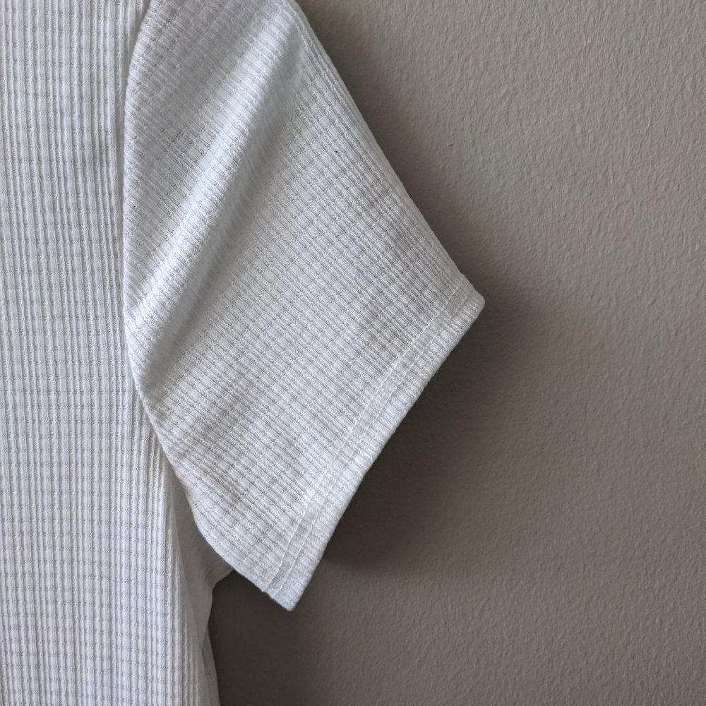 Olivia Rae - White Ribbed Cropped T-Shirt-  Size Medium - Picture 4 of 5
